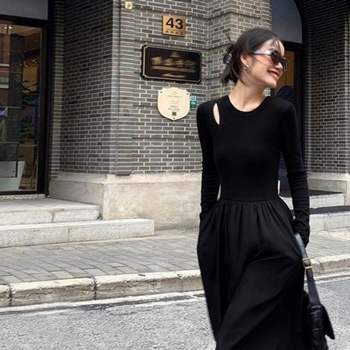 슬림 PY24ZA33 인기 여성 스타일 라운드넥 감성 올블랙 펀칭 원