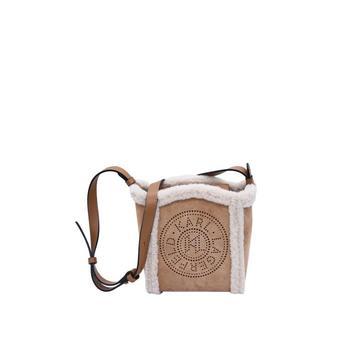 [해외] 25FW 칼라거펠트 크로스백 A4W30068 4028 caramel BEIGE
