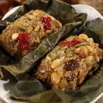 [씽씽배송] 함양군 숨쉬는 연잎약밥 80g 10개입[35498357]