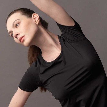 위즈바이 인투원 에센셜 숏 슬리브