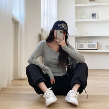 두도돔 사이드 쪼임 슬림 긴팔 티셔츠