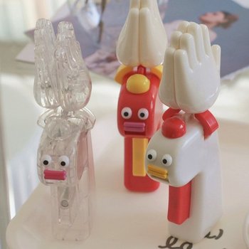 쓸모없는 선물 3위 박수 장난감 맑눈광 크랩 킹받는 인싸템