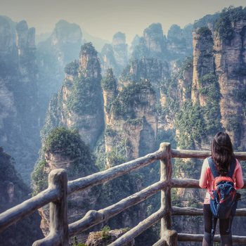 [선착순 8명 룸당 과일바구니 증정][NO옵션/NO팁]장가계직항 6일 대협곡 유리다리+VR 천문호선쇼 천문산+천문산사+유리잔도 전신마사지 보봉호수VIP 72기루내부관광 리무진버스  ...