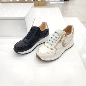 by미셸 x25015 소가죽 소재 4cm굽 발편한 밴딩끈 스니커즈 xe6