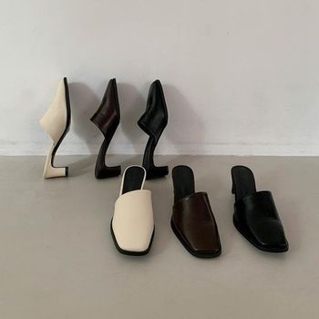 스틸레토 뮬블로퍼 여성샌들 샌들 가죽 뮬 블로퍼 MDNOT41945