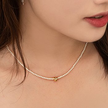 N359 Find the Twist Necklace