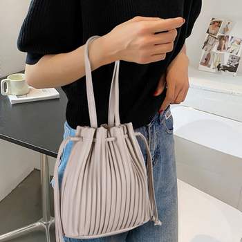 작은 QPJ661R0 핸드백 소프트 플릿 복주머니백 미니 버킷백