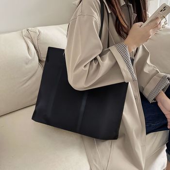 2030 RC94MJ17 여성 데일리용 가벼운 블랙 심플 숄더백 쇼퍼백