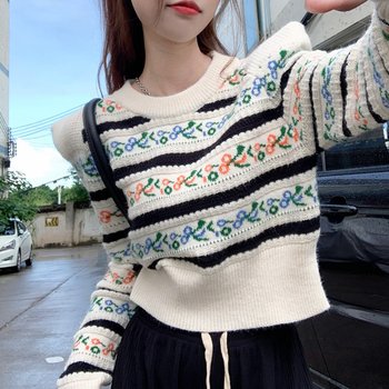 폴레르 숄더 퍼프 크롭 니트