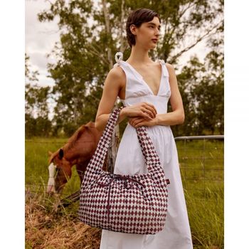 The Somewhere Co 더섬웨어 코 로얄 매치 퀼티드 숄더백 - 7711493