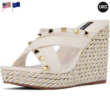 나인웨스트 피파 3 화이트 슬립온 라운드 토 멀티 스트랩 엠벨리쉬드 웨지 샌들 여성