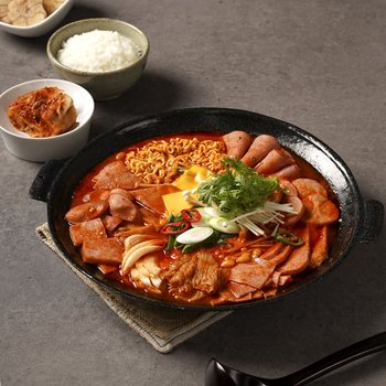 [픽맛집] 8종햄폭탄 프리미엄 부대찌개 밀키트 824g(3-4인분)+라면사리 국내산야채