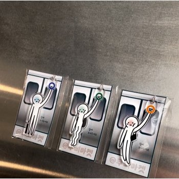 지친 직장인 칼퇴 기원 퇴근 부적 키링 오마모리 지하철 버스 쓸데없