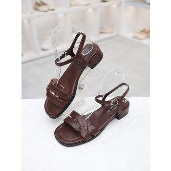 가죽 스퀘어 꼬임 스트랩 미들힐 샌들 4cm SPCD31095