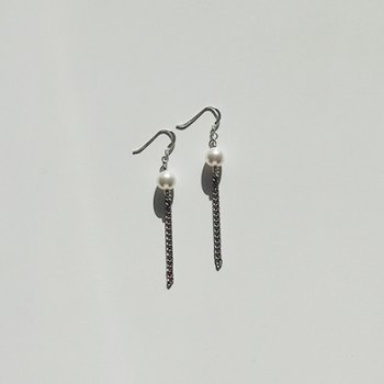 어와일어웨이 PSW.E 화이트 H001 진주체인 유니크 귀걸이