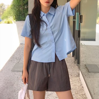 [신세계백화점][ICH] 캐리미 사이드버튼 슬림베이직 반팔셔츠 P000CQHZ